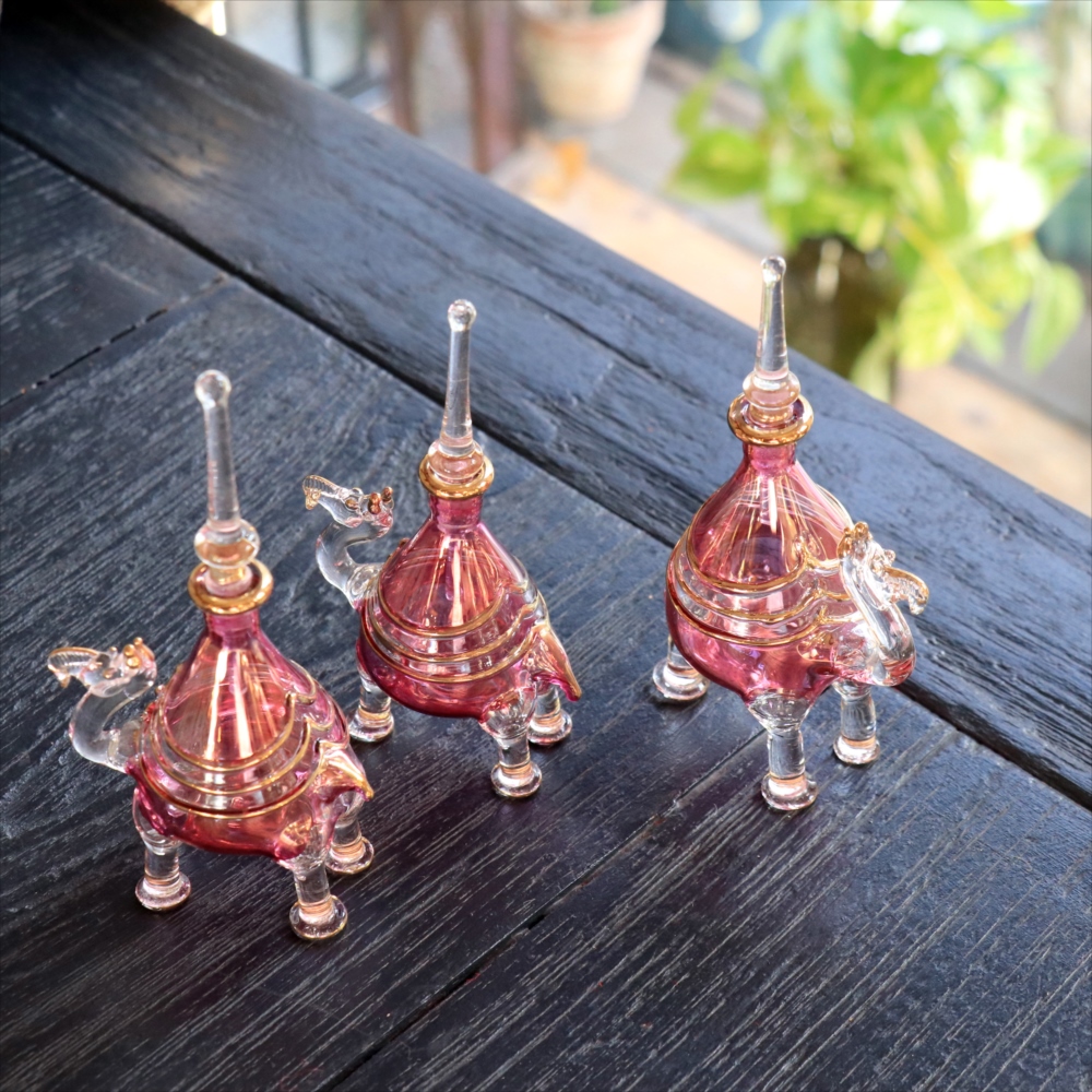 キリムスタイル / エジプト香水瓶 手吹きガラスの工芸品/ラクダ3頭