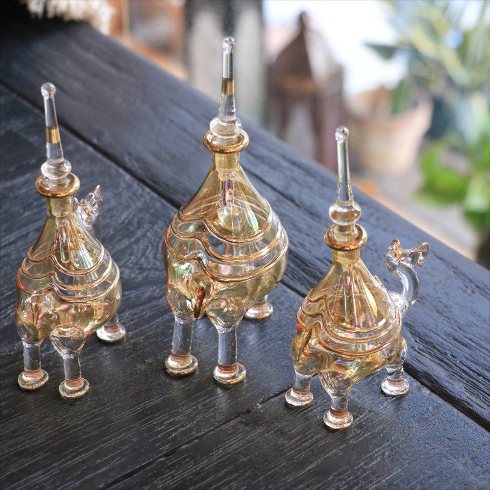 キリムスタイル / エジプト香水瓶 手吹きガラスの工芸品/ラクダ3頭