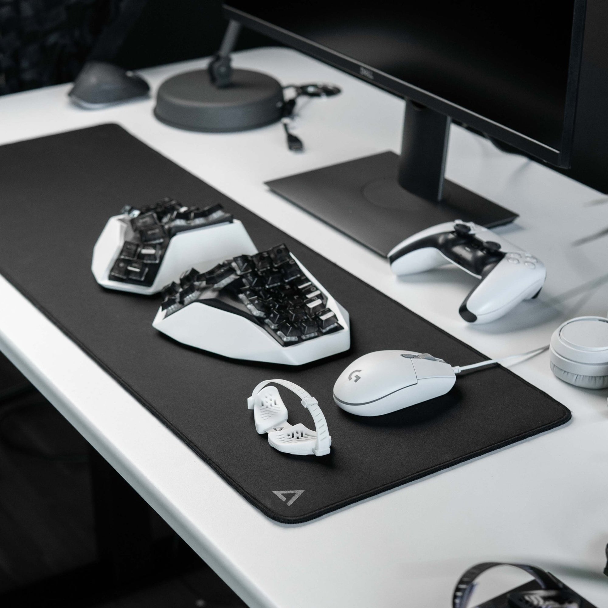 DELTAHUB Gaming Desk Pad Black デスクマット – kitcut plus