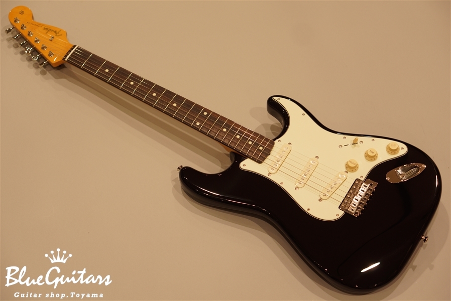 Fender - Japan Exclusive Classic 60s Strat - Black | Blue Guitars