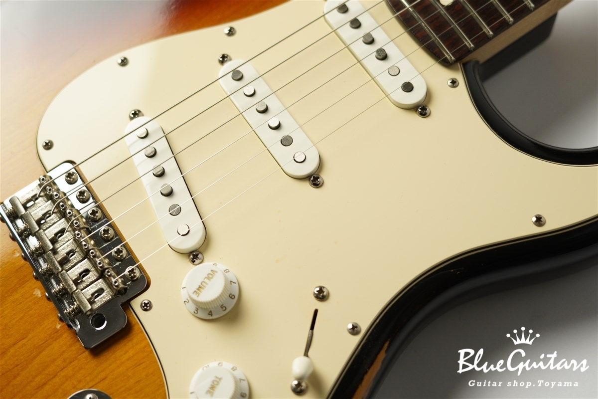 Fender Highway One Stratocaster - 3-Color Sunburst | Blue Guitars