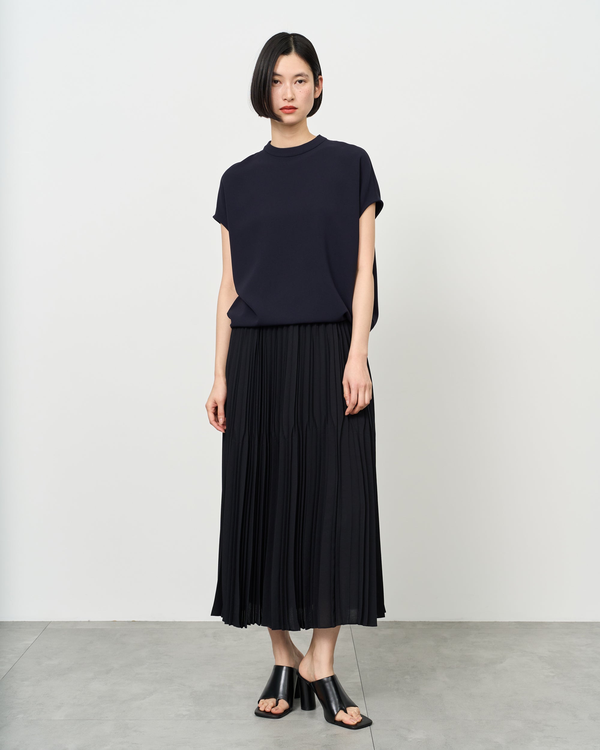 スタンドカラーコクーンブラウス - SOÉJU online store｜上質な大人の