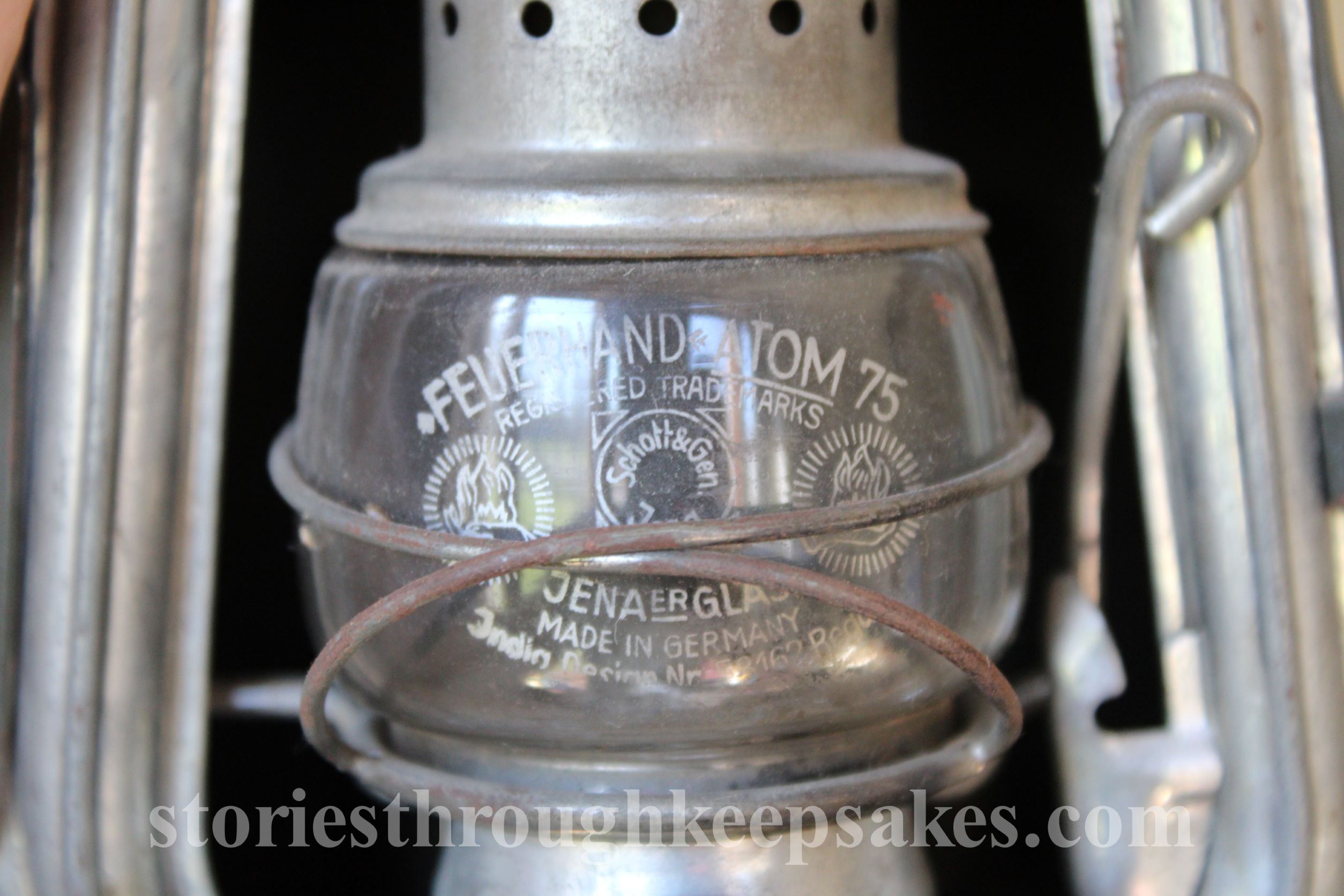 Workplace discoveries (#5): the tale of two wartime light devices