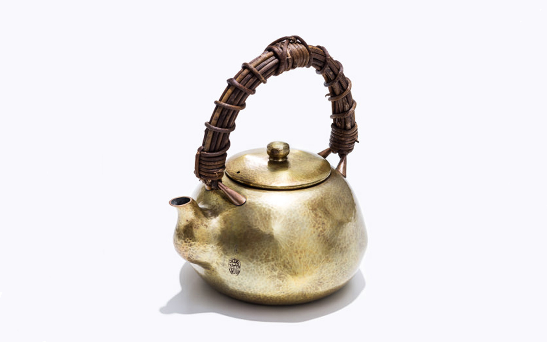 燕鎚起銅器とは。「時を刻む一生もの」の歴史と特徴、使われ方 | 中川