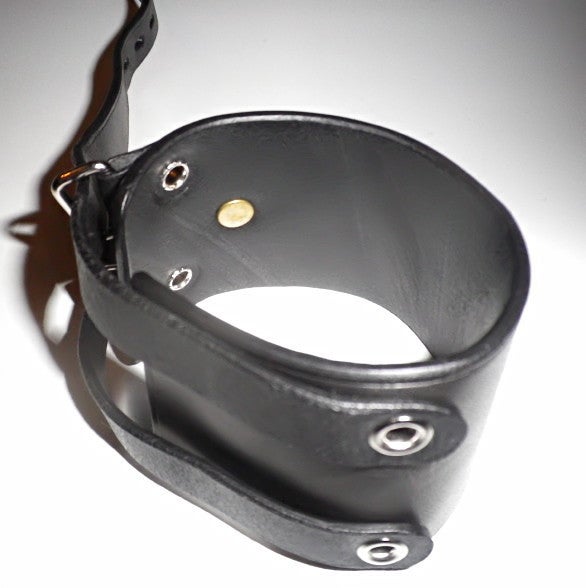 assemble a.k.a. affa WEIGHTLIFTING WRISTBAND | MUDAMUDA DAM