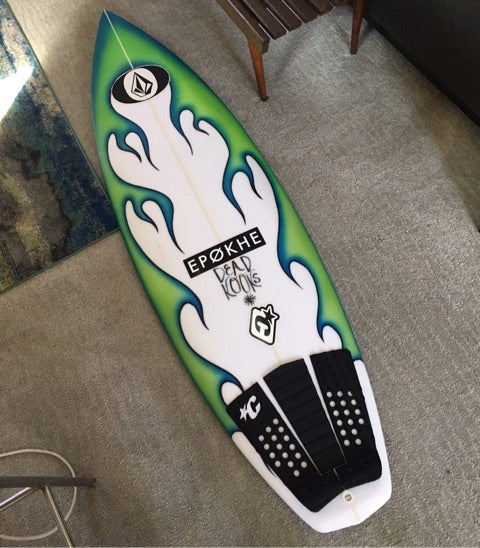 ツインフィンが人気】DEADKOOKS最新ショット！ | HRS SURF SHOP