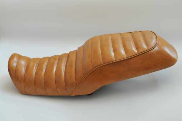 YAMAHA SRV250 防水タックロール シート張替え 濃いキャメルとキャメル