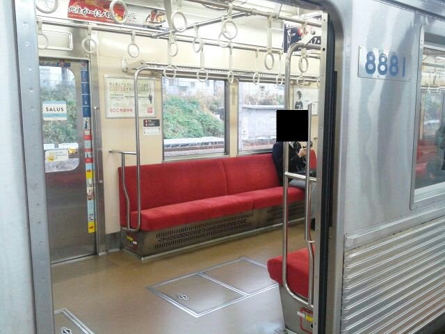 4291.【小ネタ】東急8500系8633Fの小変化【座席モケットの色が変わった