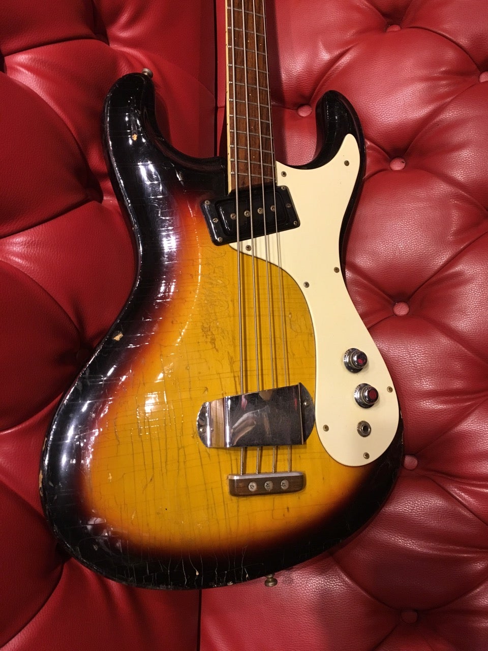 個性派のベーシストに。。。捧ぐベース @ 1965 Mosrite Bass | 小さな