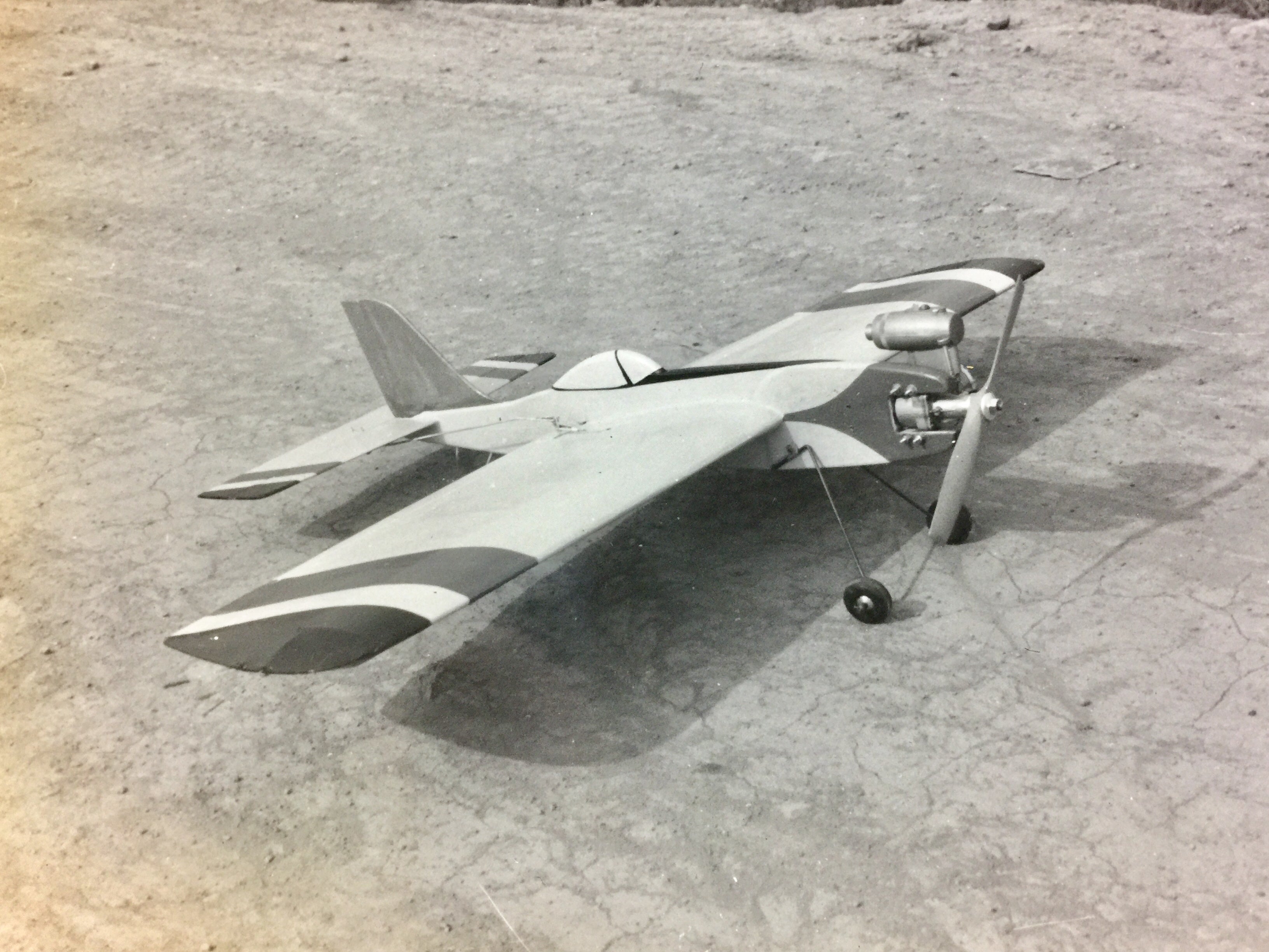 11/1 ラジコン飛行場とENYA 35 | 飛行中年・空のサムライ