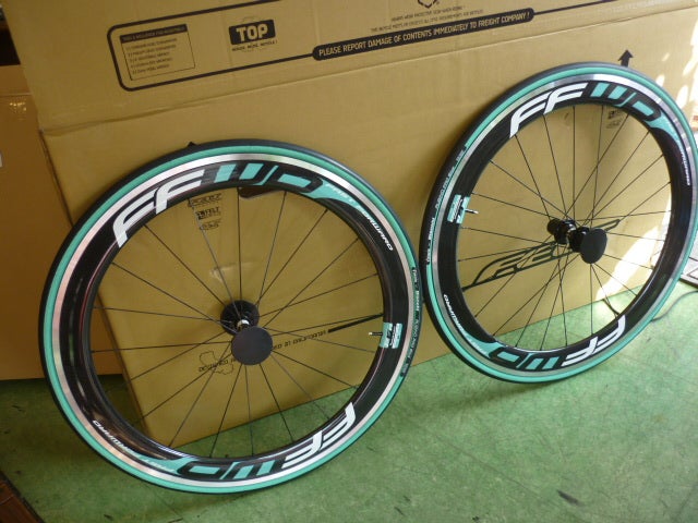 FFWD ファストフォワード チェレステカラー カーボンアルミ