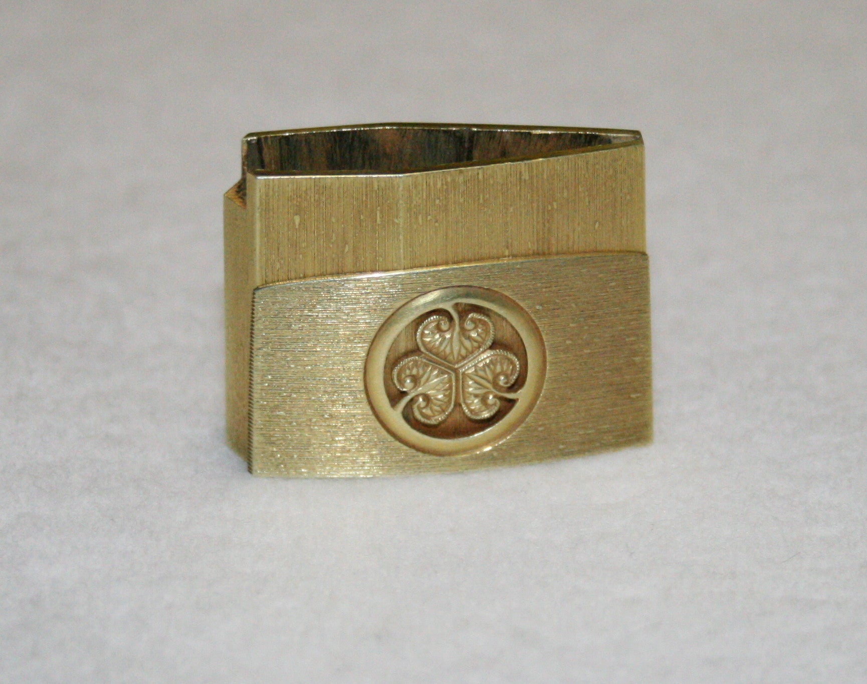 金無垢、18K、20K、22K素材が普段使われているハバキ、切羽から金部分