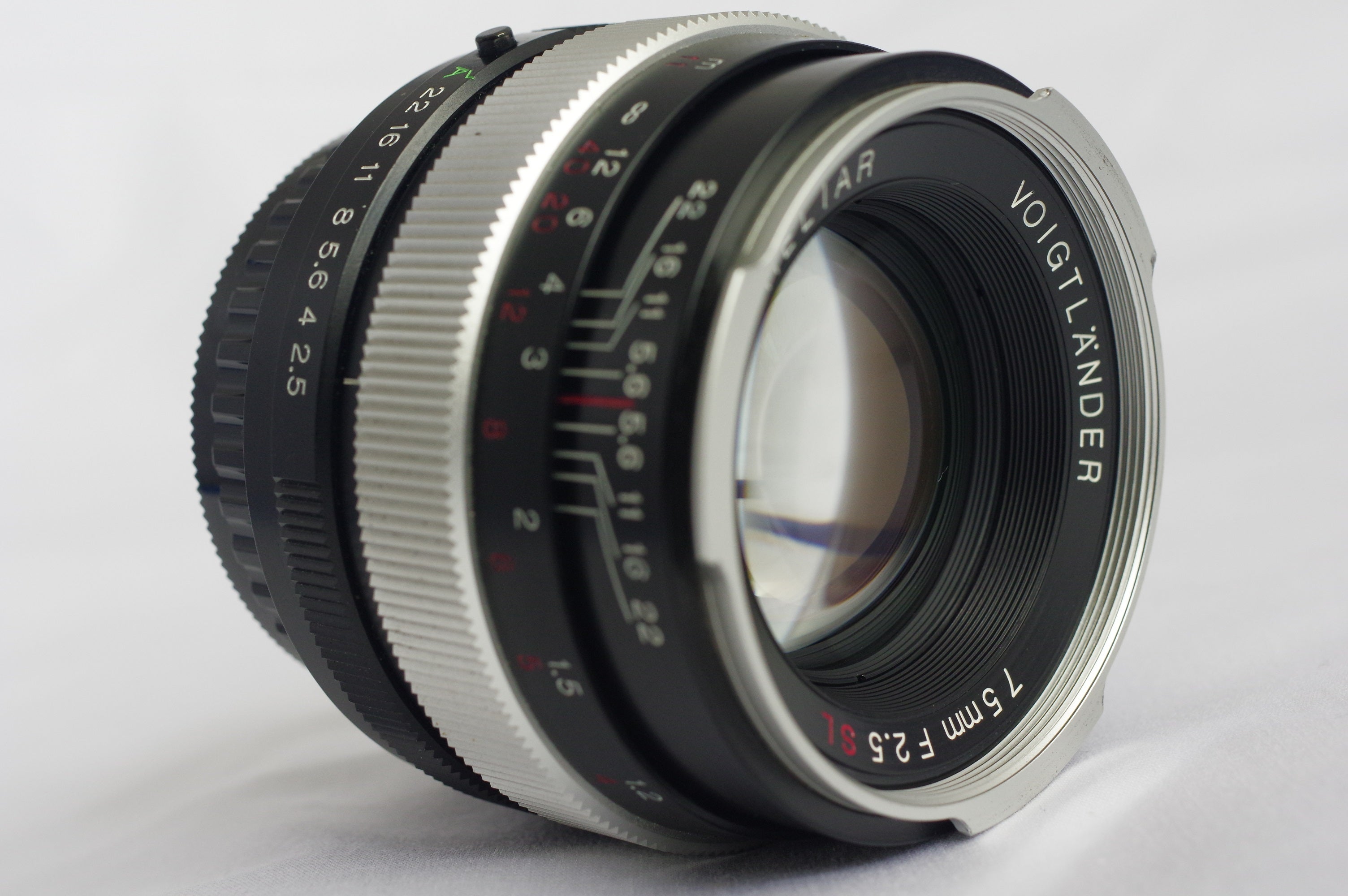 Voigtlander Color-Heliar 75mm F2.5 SL - コシナ製の中望遠