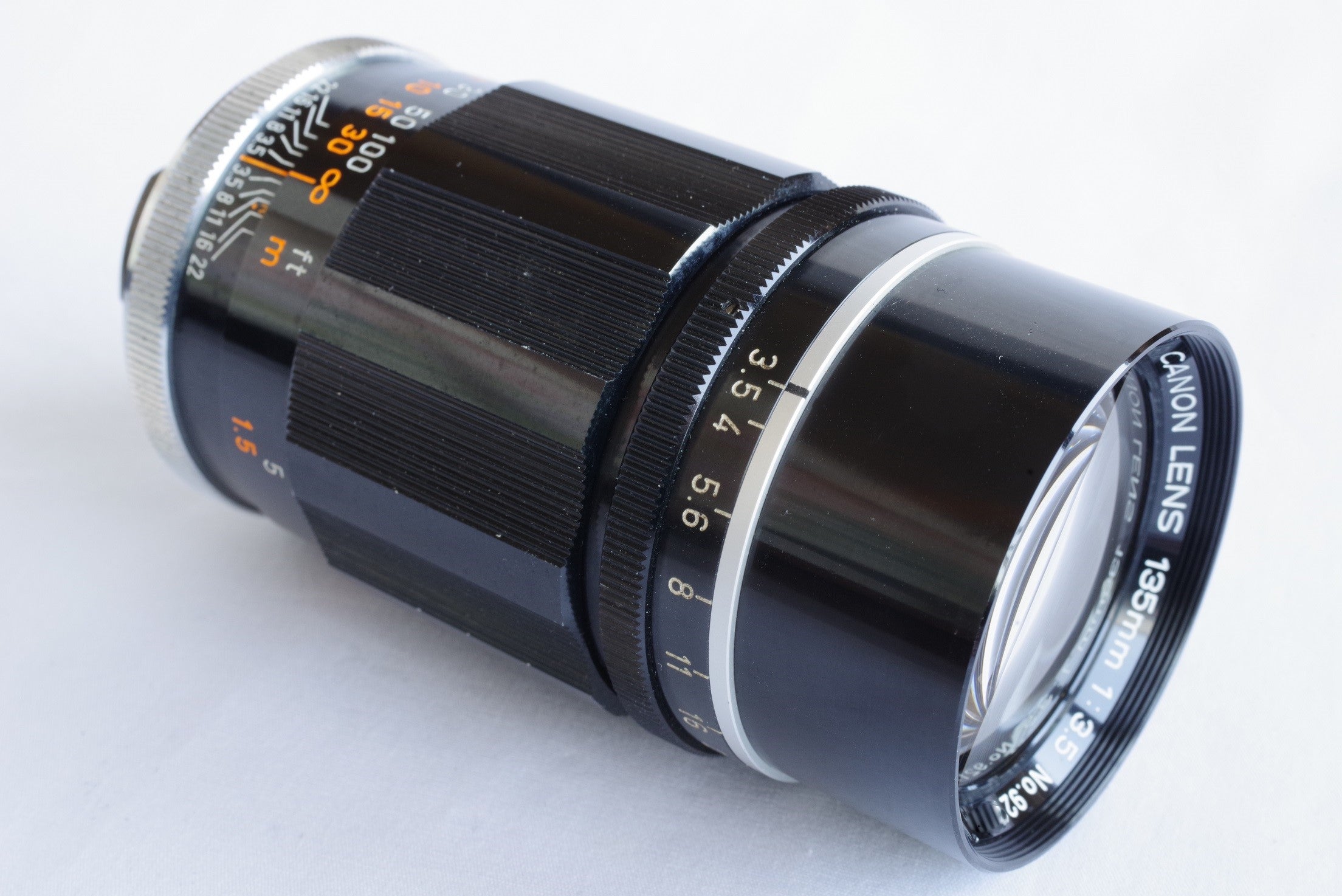 Canon 135mm F3.5 Ⅲ (Lマウント） - 少々大振りで、ずっしりと重い