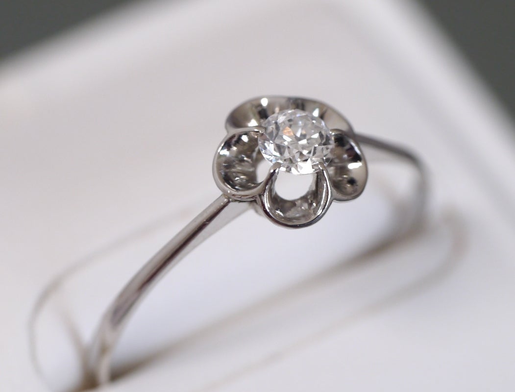 プラチナ製 PM 梅爪のダイヤモンドリング 大正〜昭和初期 | 戦前日本の