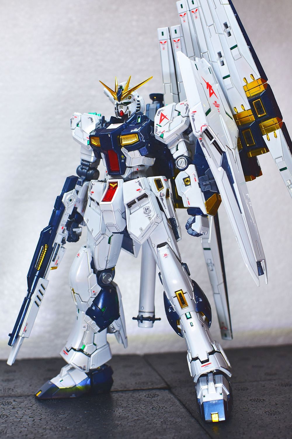 RG 1/144 RX-93 νガンダム [チタニウム・フィニッシュ] | ぼぎゐ私的