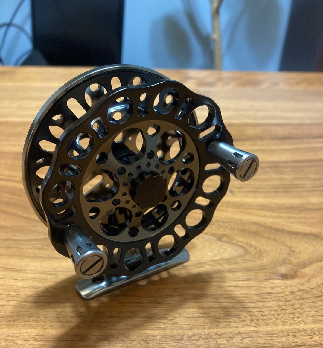 宇崎日新 新型 リール インヴィクタ クロダイ RND-BG85 | EDOKURO東京