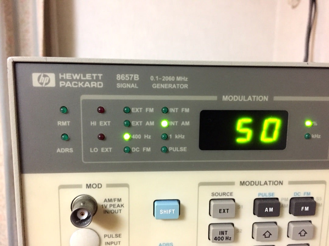 念願のシグナルジェネレーター hp 8657B | アマチュア無線局 ひろ局長