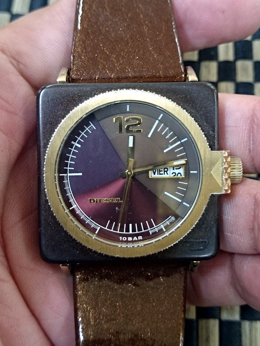 激安！DIESELディーゼルの腕時計の電池交換 時計の電池交換の際には