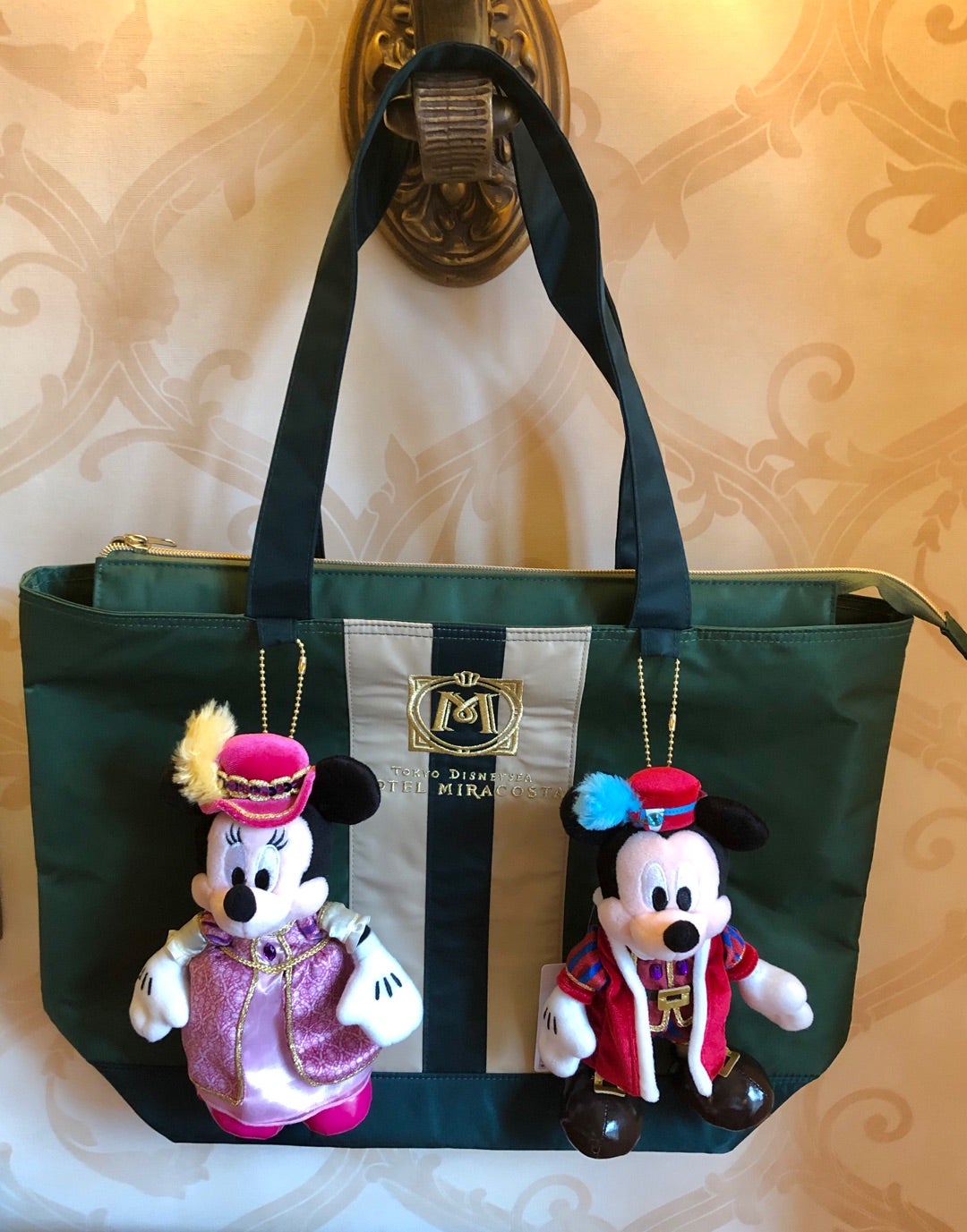 ミラコスタのエクスクルーシブ♡ぬいぐるみバッジ付トートバッグを