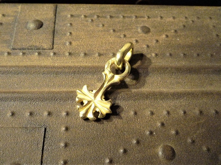 ｶﾞﾎﾞｰﾙ 10k Gold 1/16 Grooved Petro Cross Pendant | DenialKichijoji