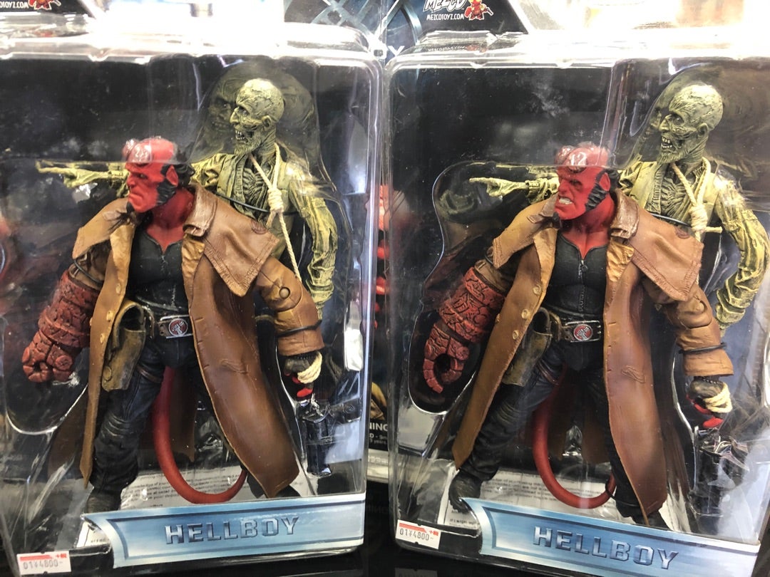 赤鬼と亡者 -MEZCO ヘルボーイ 7インチフィギュア- | トイ＆コミックの