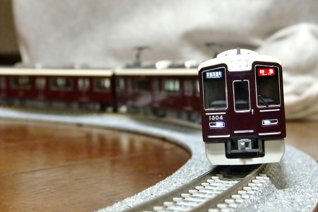 ポポンデッタ 阪急電鉄1300系 8両編成セット入線♪ | Bullet Train