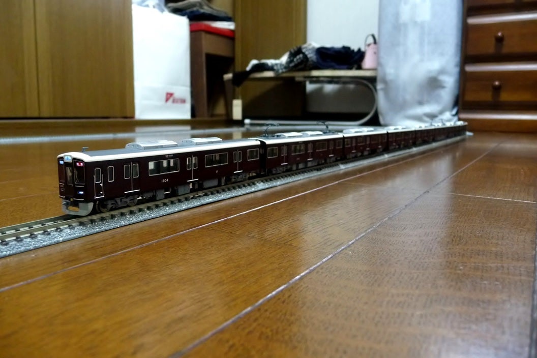 ポポンデッタ 阪急電鉄1300系 8両編成セット入線♪ | Bullet Train