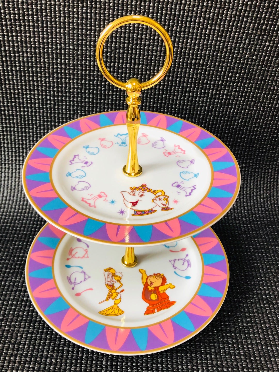 新発売の美女と野獣ケーキスタンドはこれがピッタリ！ | ディズニー