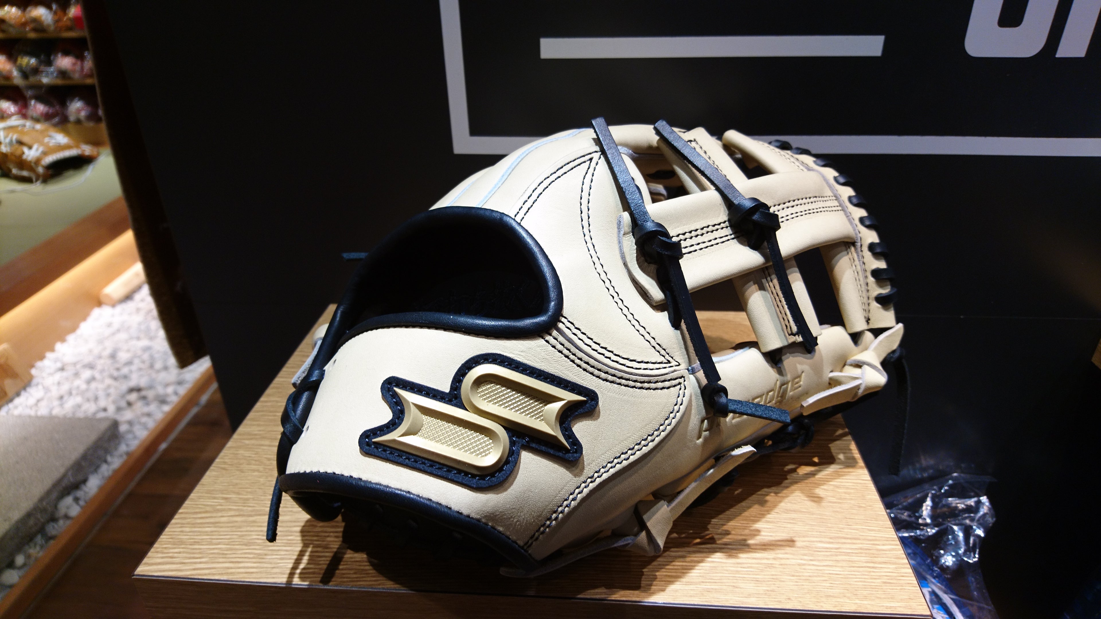 熱狂的なライオンズファンのお客様から中村剛也選手モデルをご注文頂い