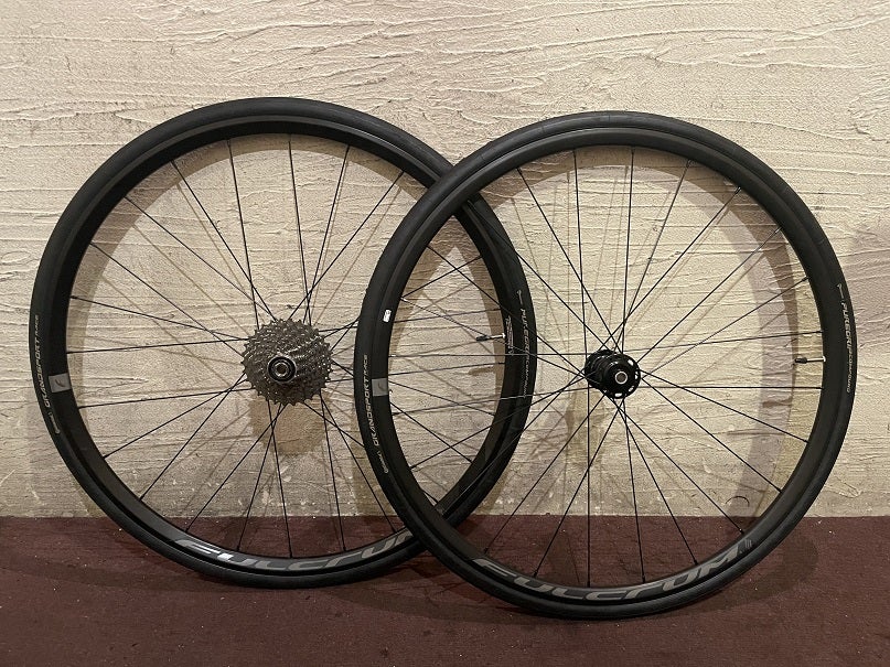 走行距離200km未満の美品USEDフルクラムRACING700DB入荷しました