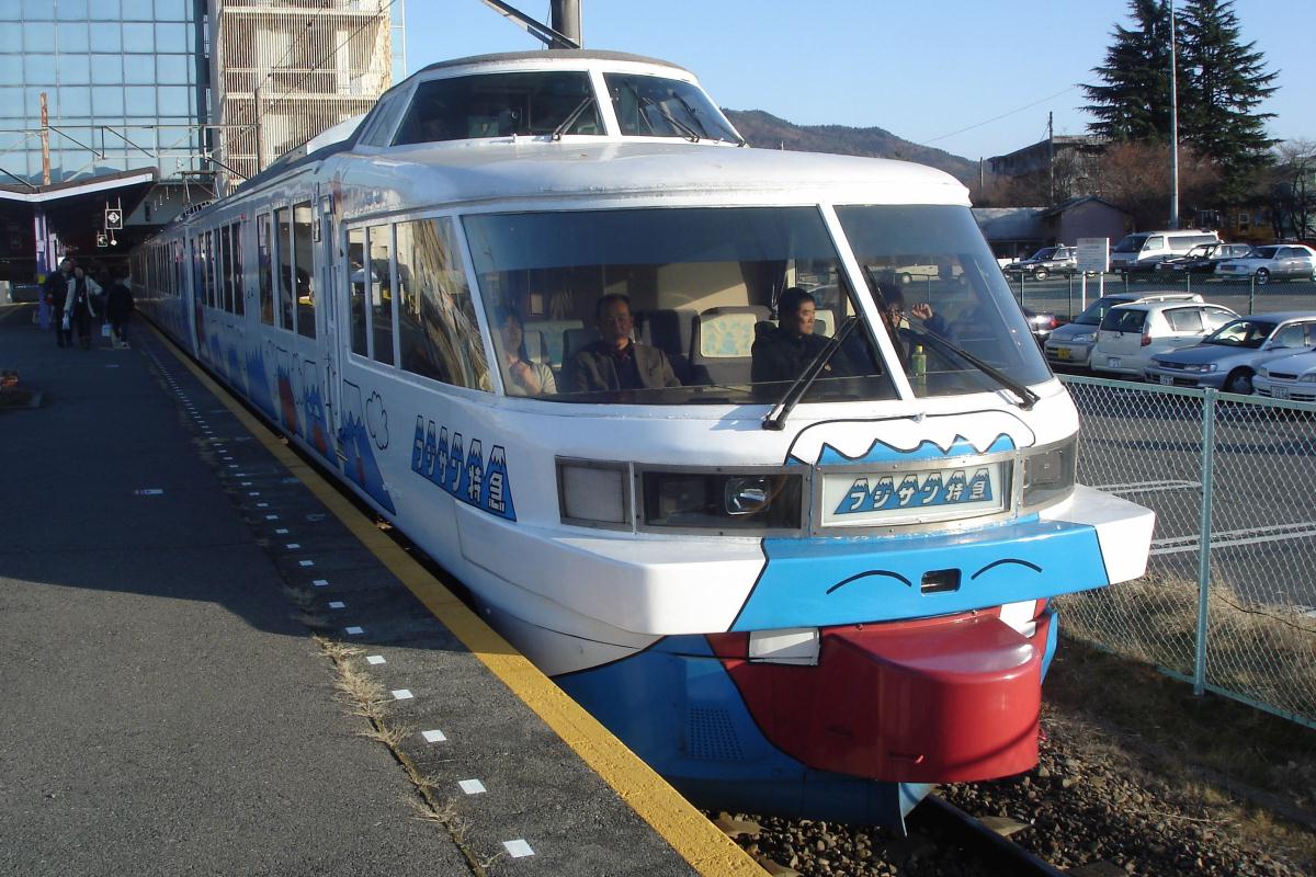 富士急行2000系電車「フジサン特急」 | 駅弁ブログ ライター望月の駅弁