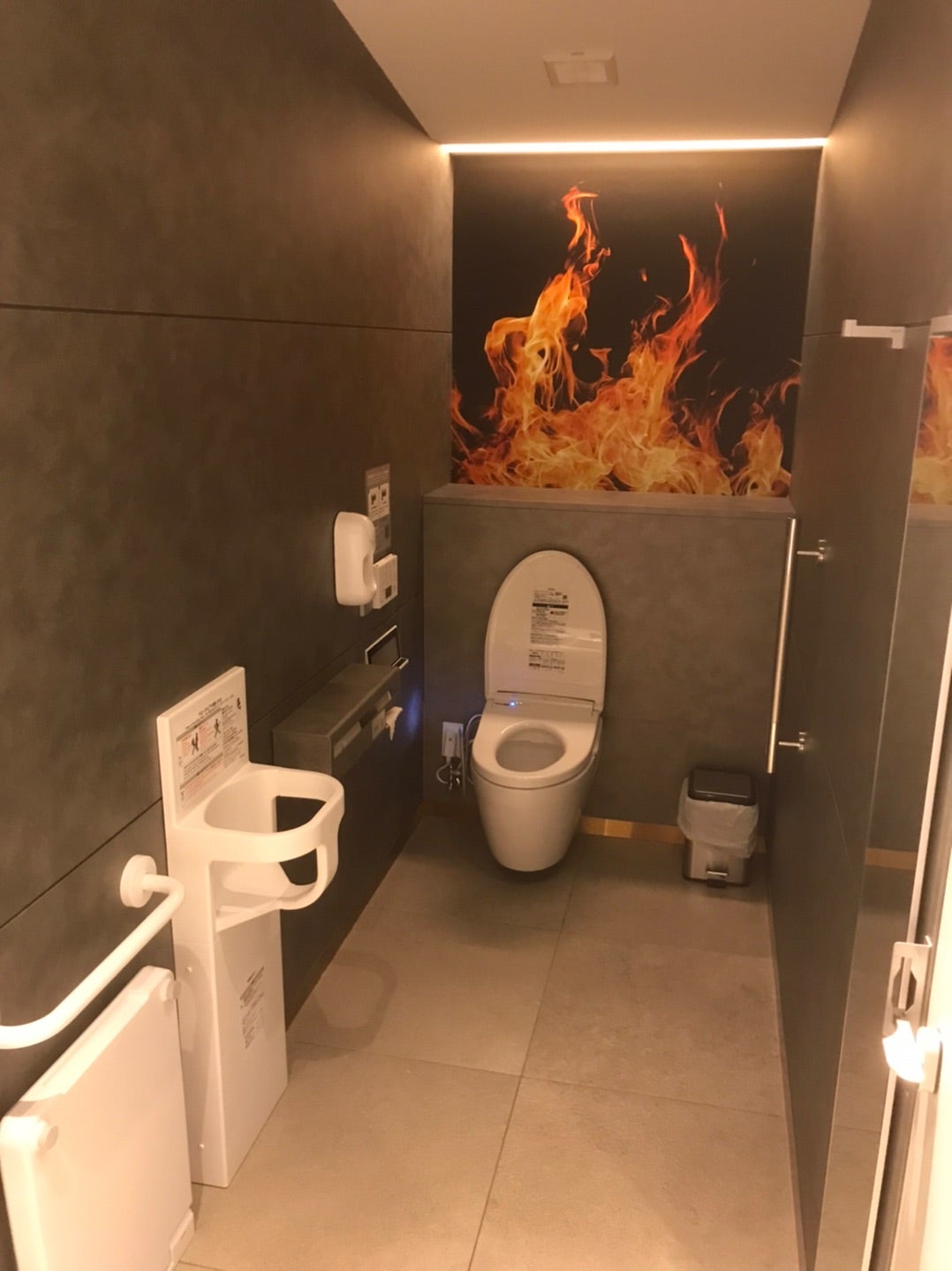 刈谷ハイウェイオアシスのデラックストイレ！ | 大道芸人 加藤みきおの