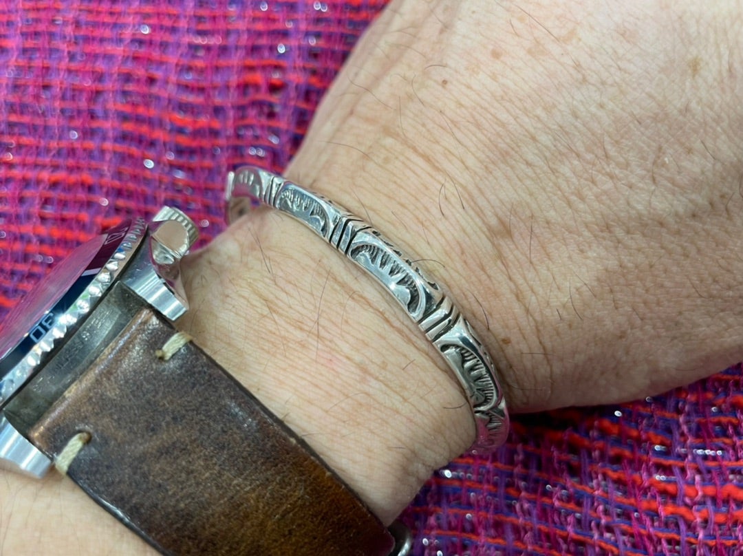 ナバホ族”ジェネバ・ラモーン”トライアングルバングル入荷。 | 茨城県