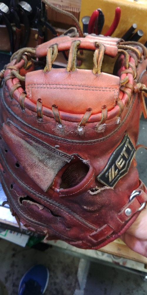 キャッチャーミットの緊急特殊修理！背面全交換 その1 | 技と匠のお店