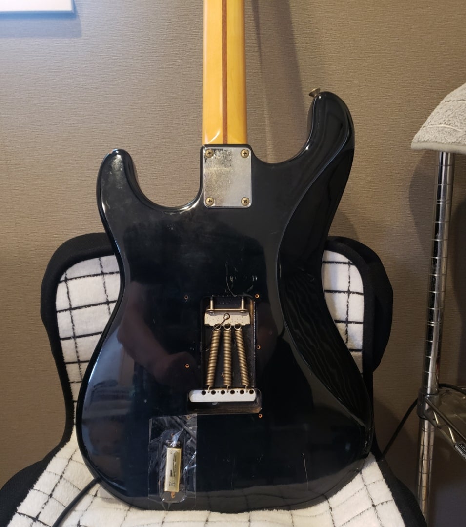 レアなエレキギター（RK FRISCO ストラトモデル）弾きました | hojo422