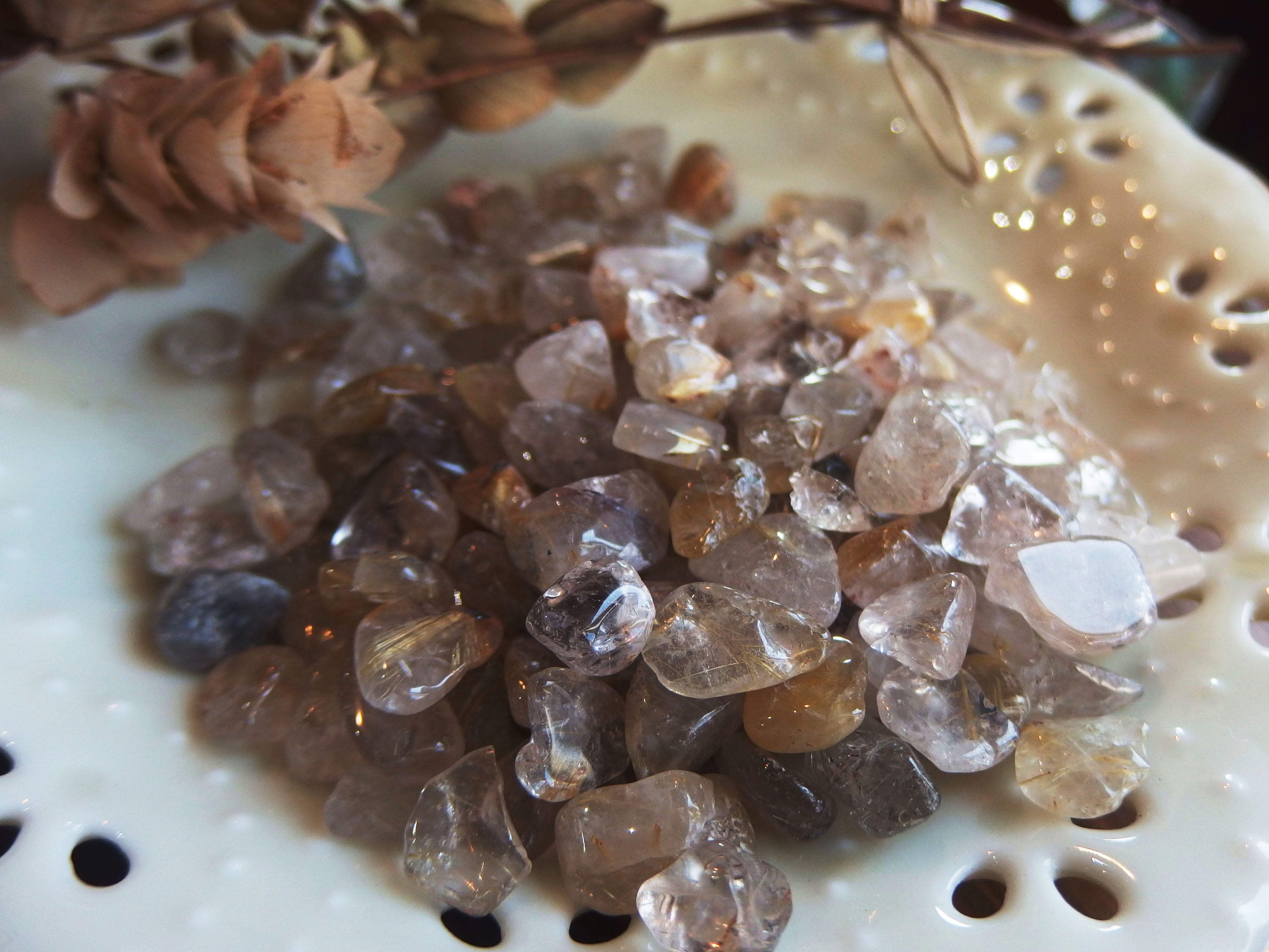 神秘的な「六字真言」が彫られた紅天珠 | Gems〜ジェムズ〜