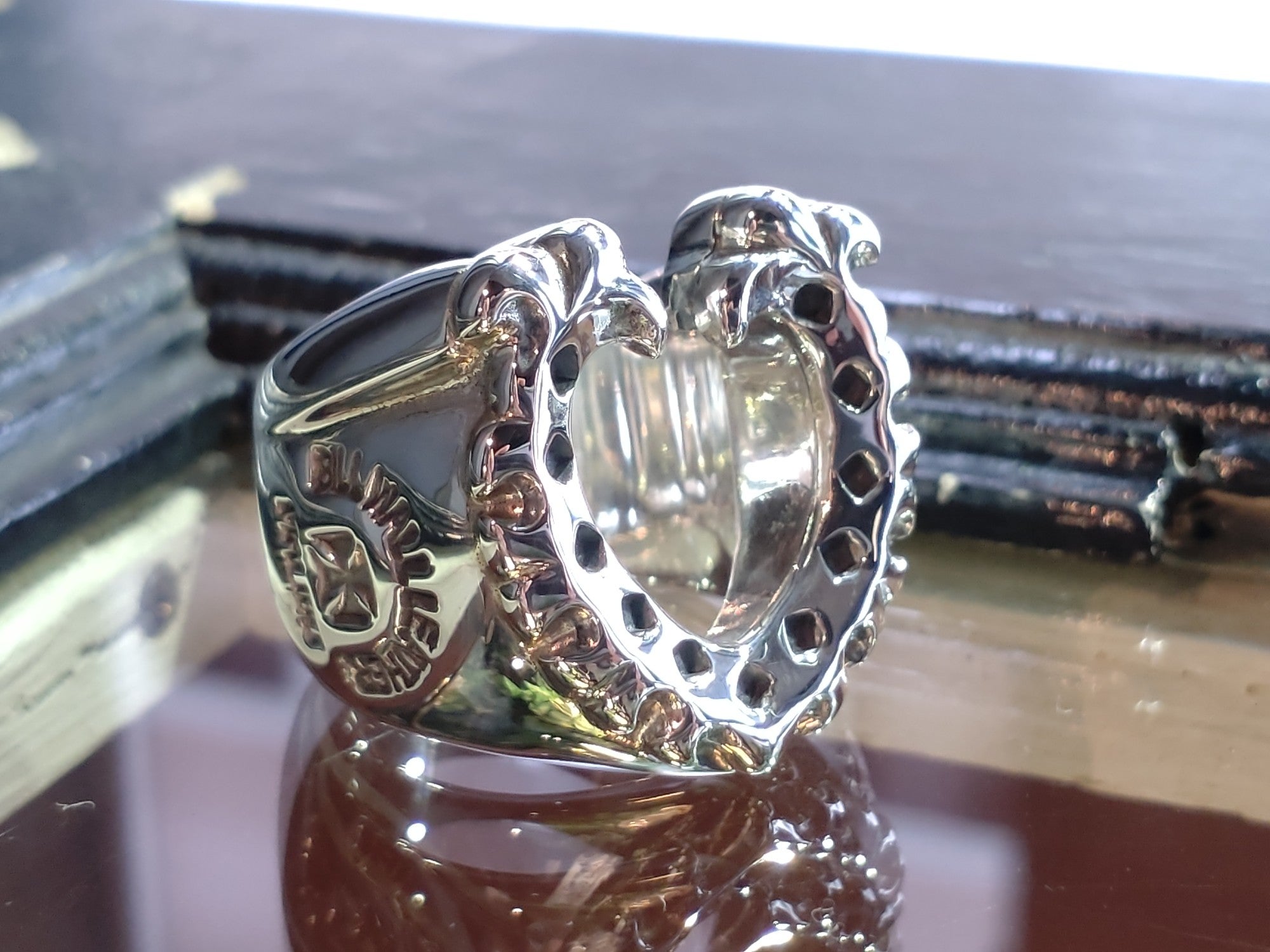 BWL / 50/50 GRAFFITI PLAIN WAVE HORSESHOE RING | BILL WALL LEATHER