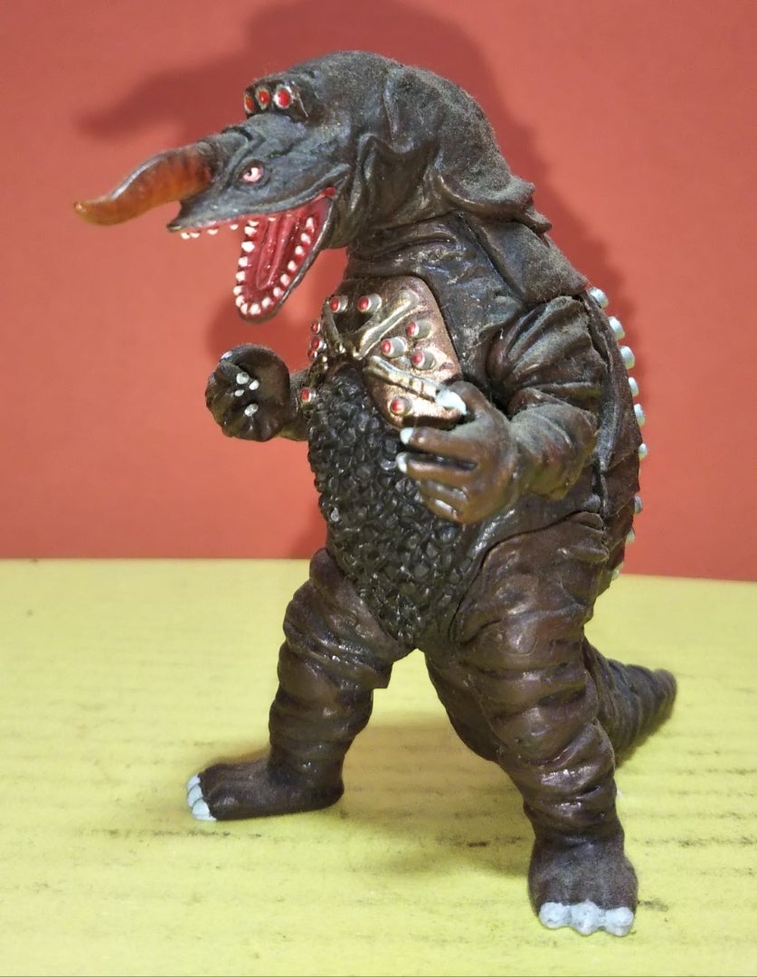 変身怪獣 ザラガス 『DG ウルトラマン2』 | シネマ係長の秘密基地