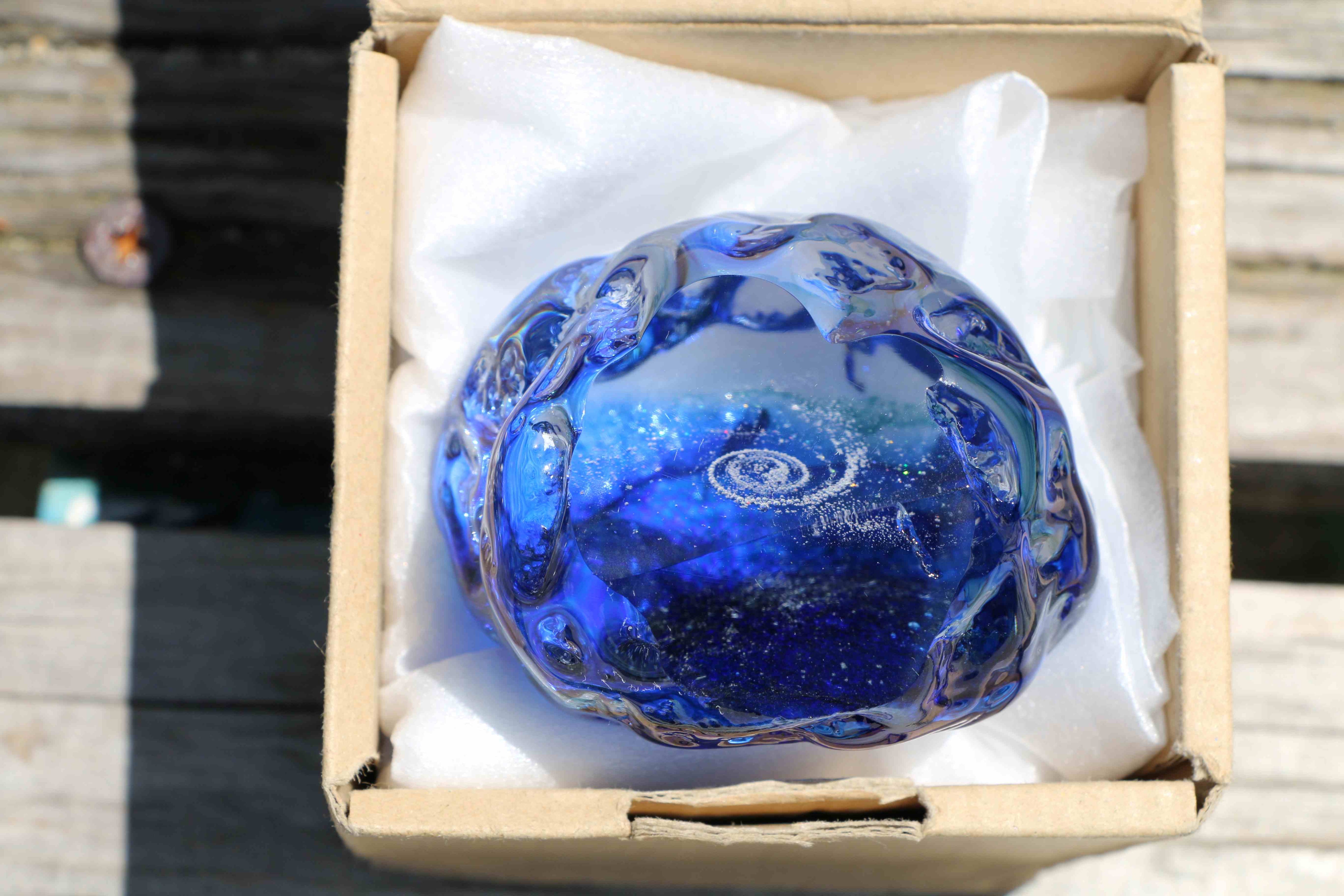 ガラスオブジェのアーティスト ワタナベカズオ氏の新作3作品について