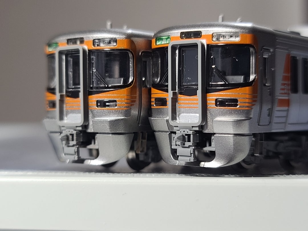 トミックスの313系8000番台 セントラルライナー色を新旧比較してみる