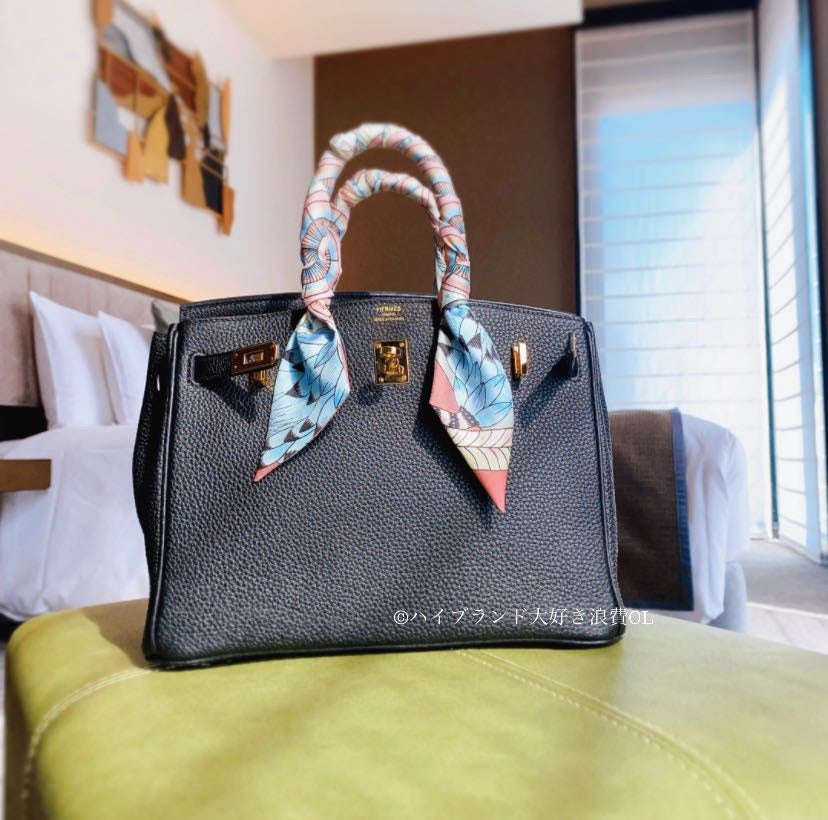 エルメス】バーキンにツイリーは2本必要？片側だけ巻くのがオシャレ