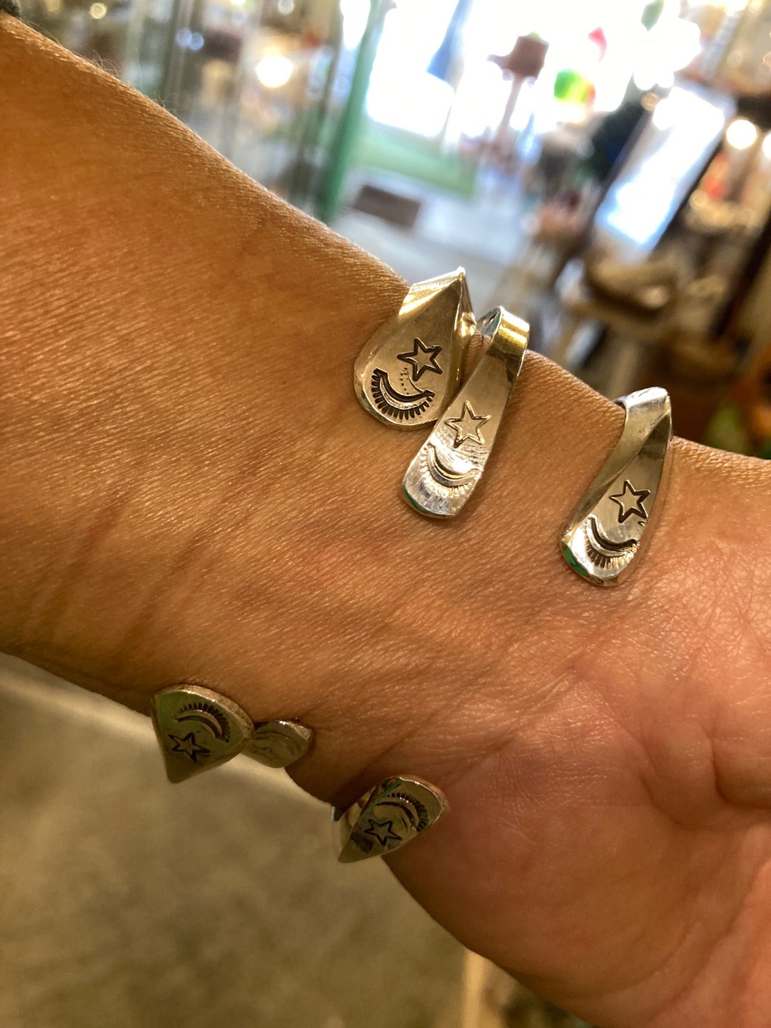 ナバホ族WYLIE SECATERO/ワイリー・セカテロの△と□スタンプワーク