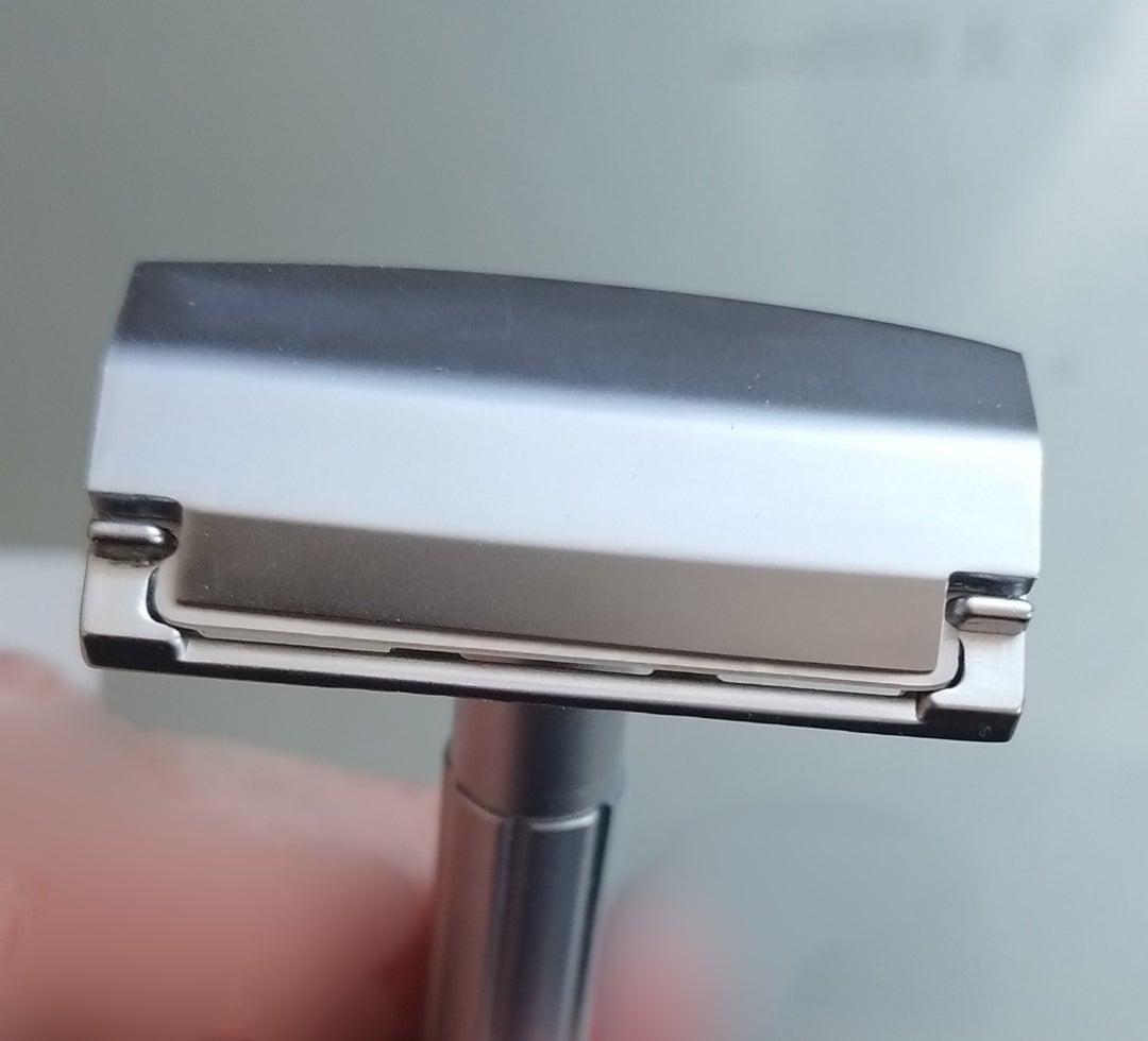 片刃カミソリParker『SoloEdge』 | もつごん 小魚を釣る？ 《小鮒