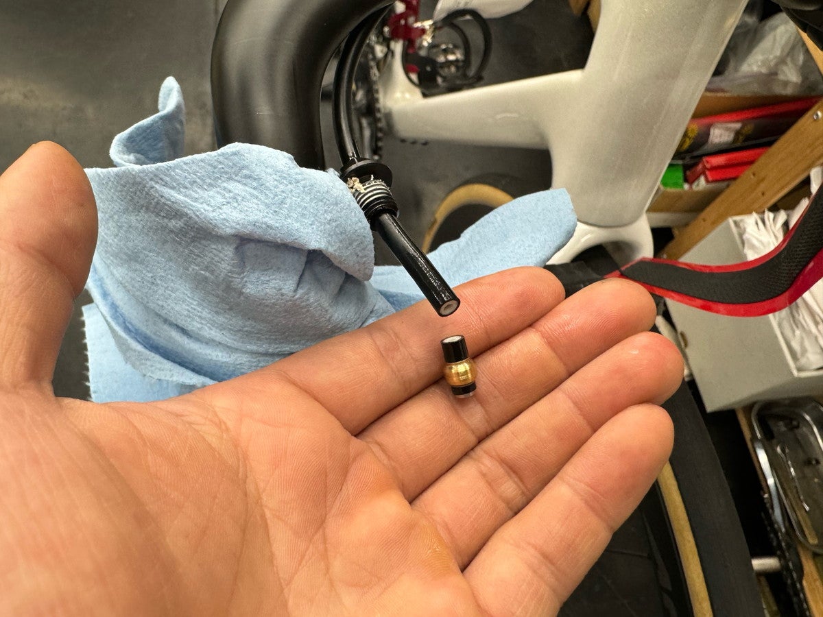 レバーからオイルが漏れてたので交換しました。 | サイクルショップ