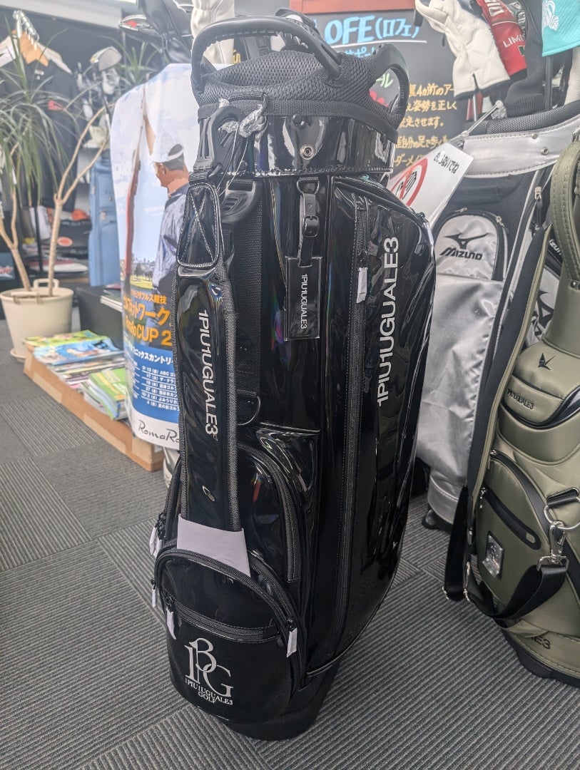 ウノピュこと、1PIU1UGUALE3の最新キャディバッグが入荷！そして