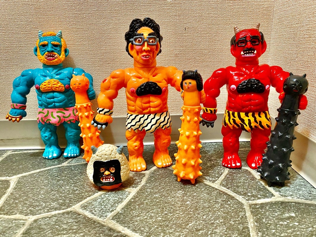 瞳や一本一本の歯の塗装が緻密でゾクゾクするデハラユキノリ氏のソフビ