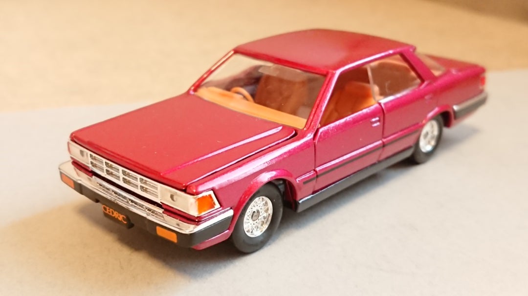 トミカダンディ セドリック4Dr ハードトップ ワインメタリック | ささ