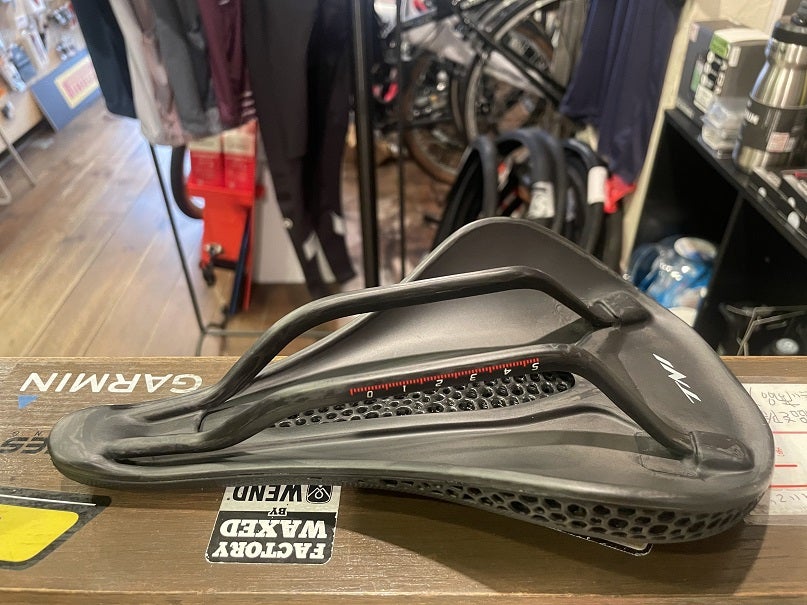 新製品＞TNI 3D AeroFlowカーボンサドル入荷しました!!】 | GNARLY