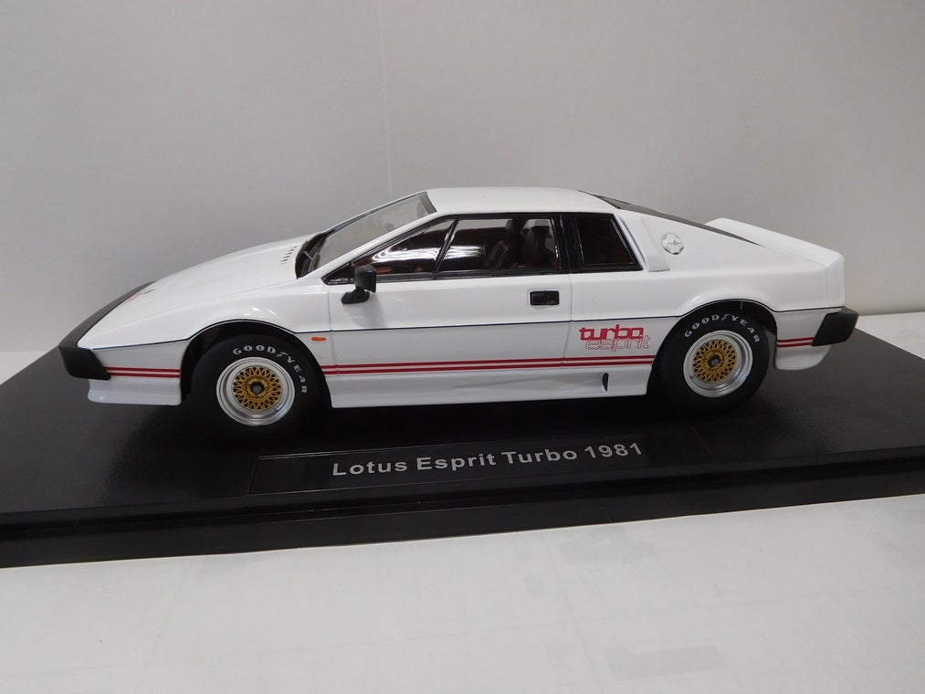 KKスケール1/18 ロータス エスプリターボ | ミニカーでクルマを好きに